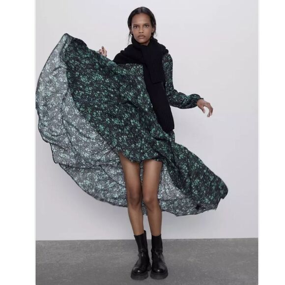 Zara Blogger Fave Angel Dress Maxi Tiered Smocked Size XS Green Black - Picture 10 of 11